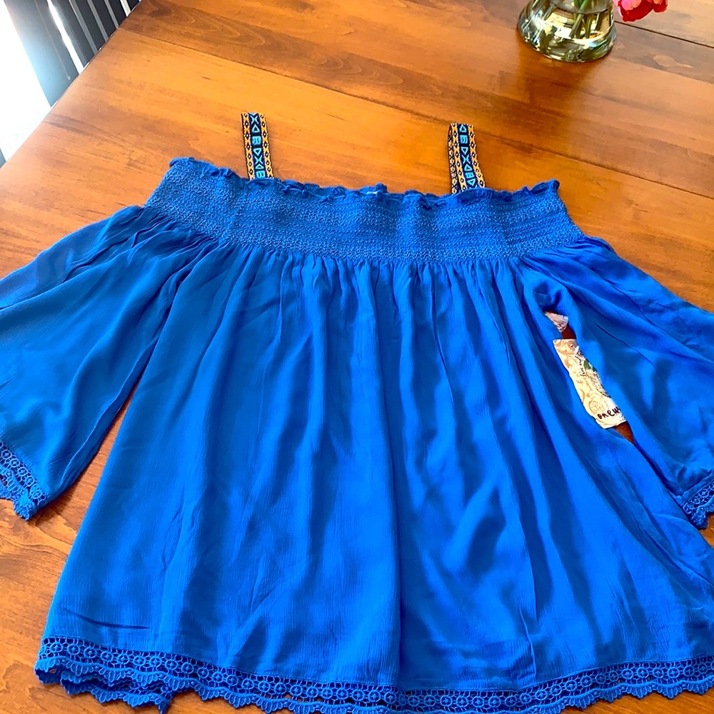 NWT 🎉One World off Shoulder Top